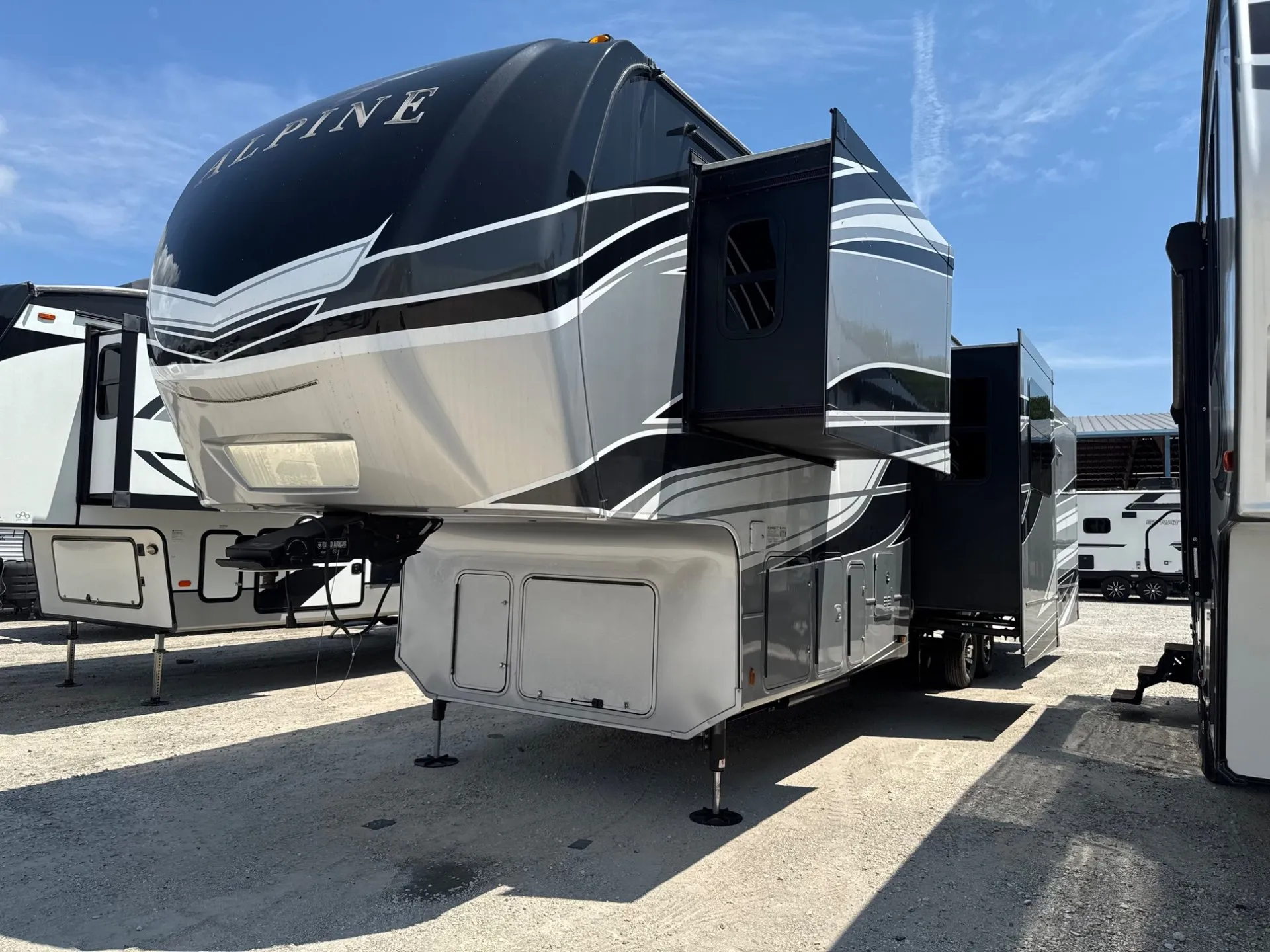2022 Keystone Alpine 3720MD - Photo 3