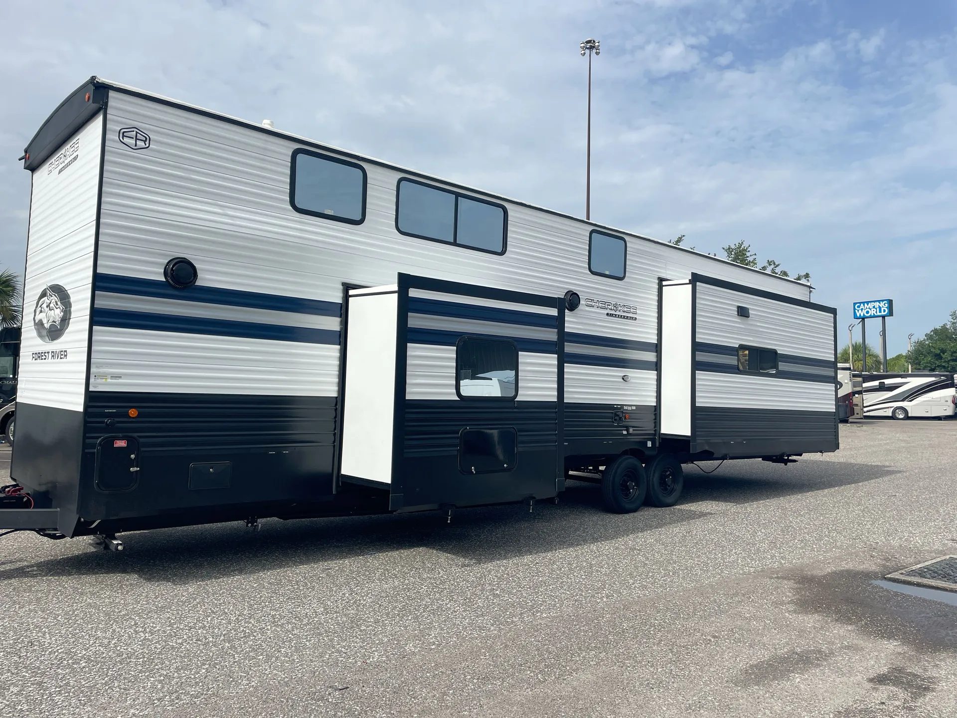 2027 Forest River Cherokee Timberwolf 39JM — off campside