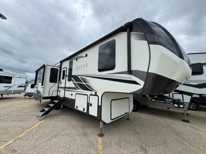 2021 Keystone Alpine 3220RL - Photo 3