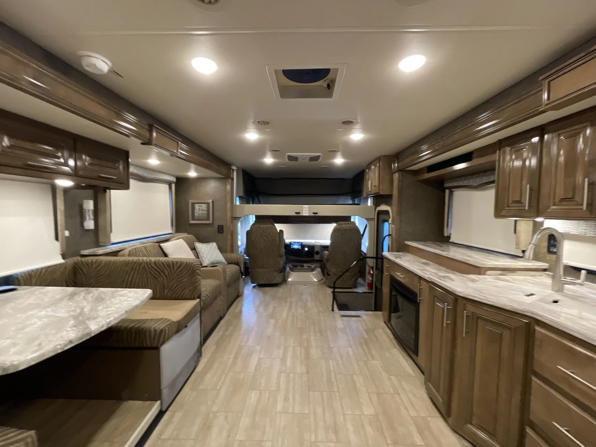 2020 Thor Motor Coach Challenger 37FH — living area main