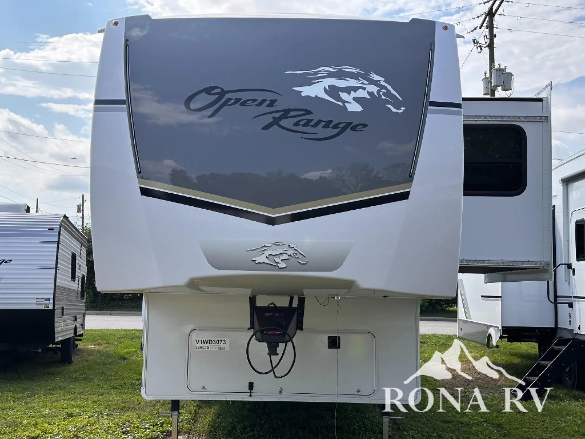 2027 Highland Ridge Roamer 32RLTS - Photo 3