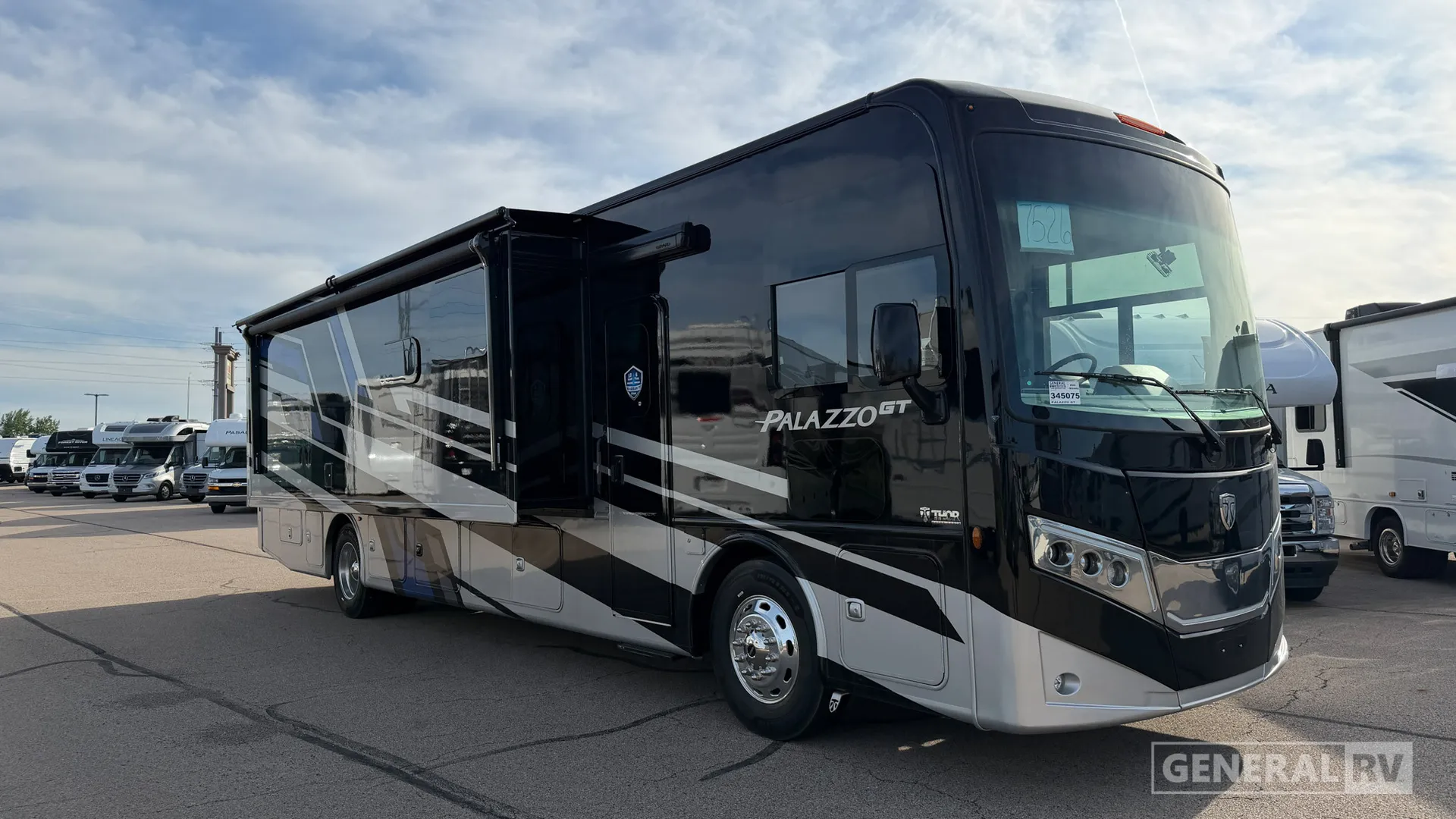 2026 Thor Motor Coach Palazzo GT 37.5 - Photo 2