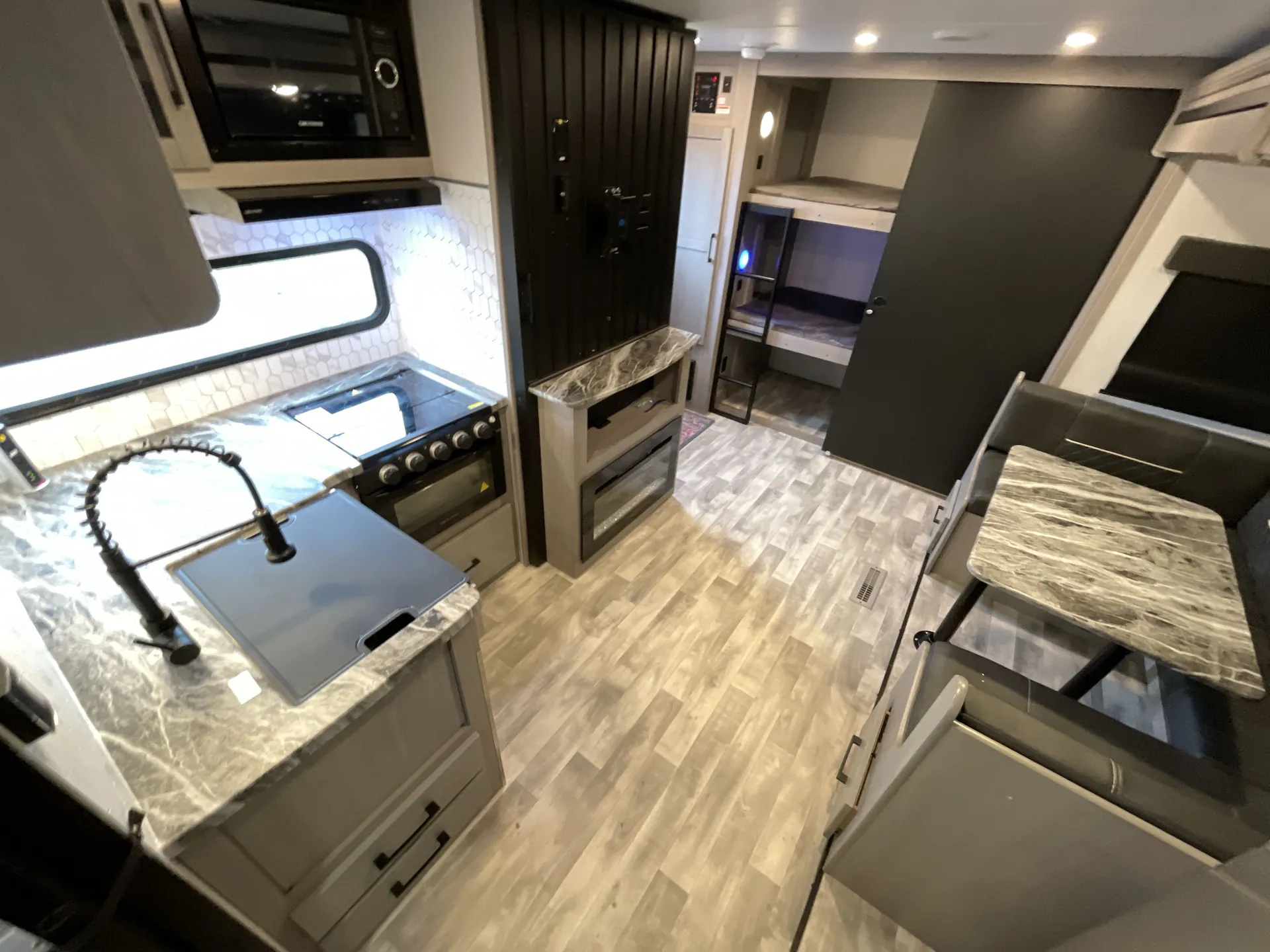 2022 Dutchmen Kodiak Ultra-Lite 250BHSL — living area main