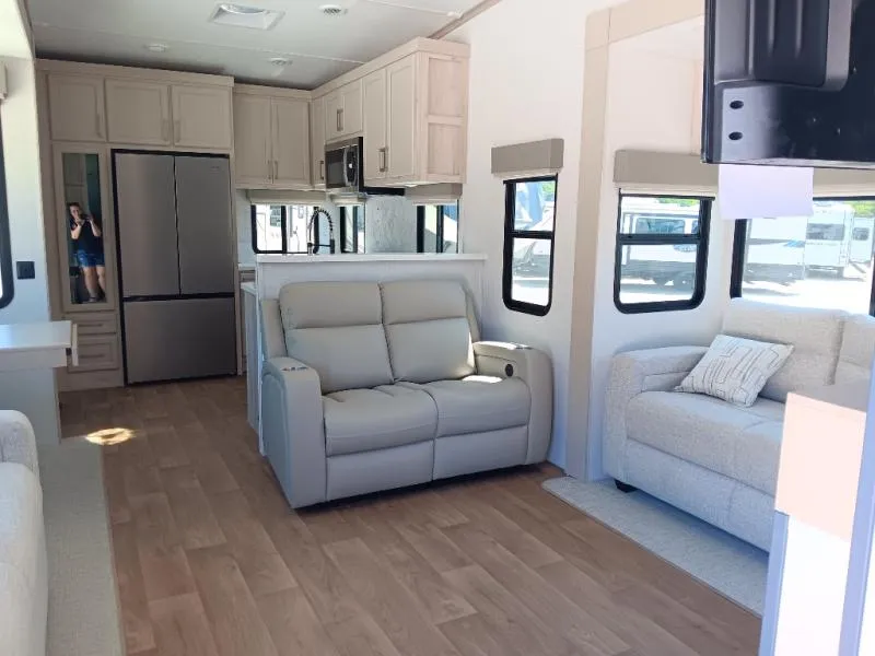 2026 Palomino Columbus 384RKH - Photo 3