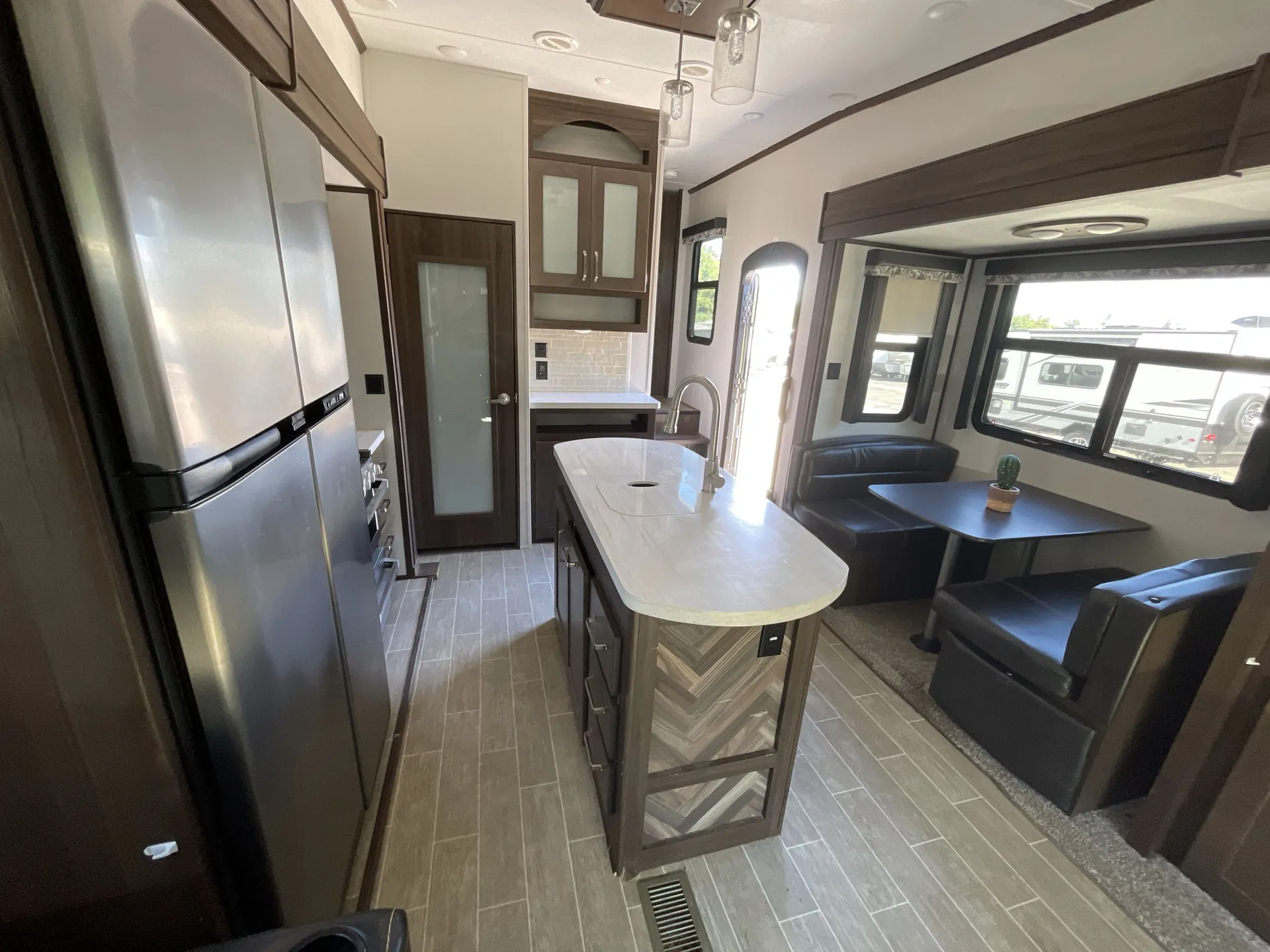 2020 Keystone Laredo 325RL — living area main