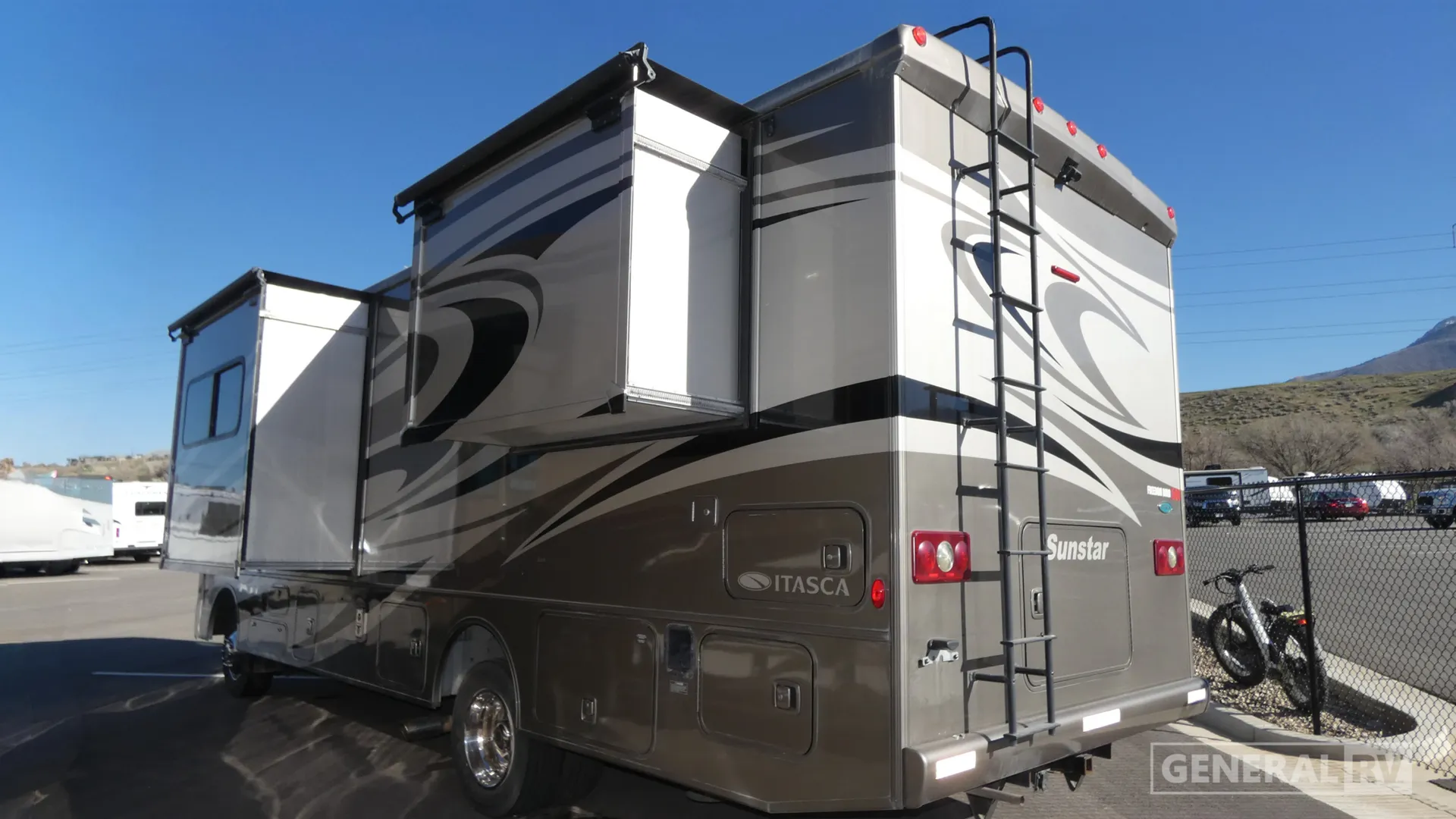 2014 Winnebago Sunstar 27N - Photo 4