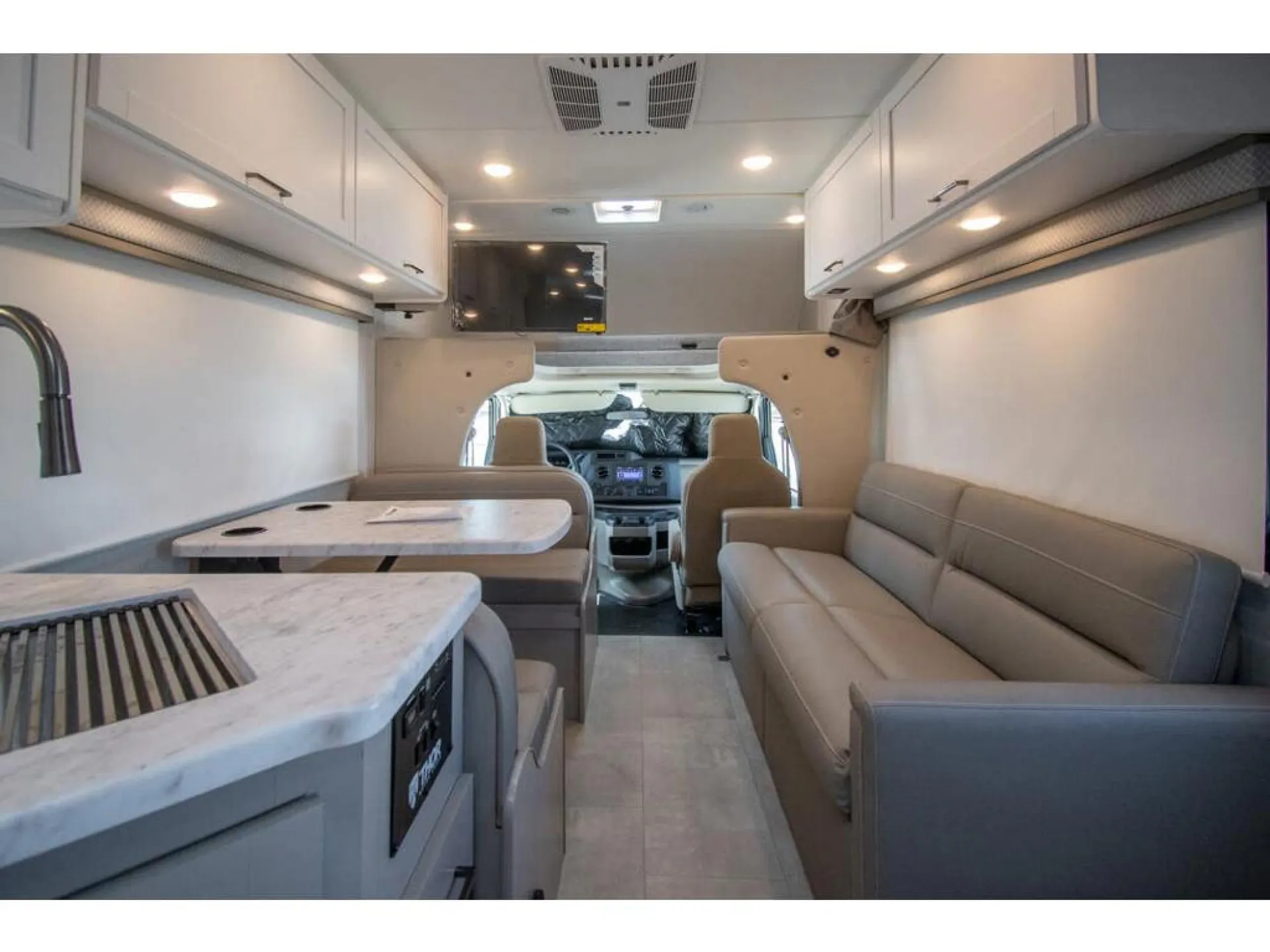 2026 Thor Motor Coach Chateau 28G - Photo 4