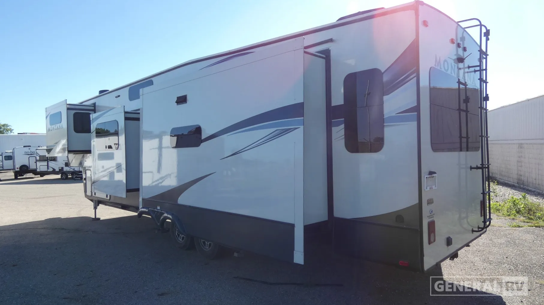 2021 Keystone Montana 3855BR - Photo 4