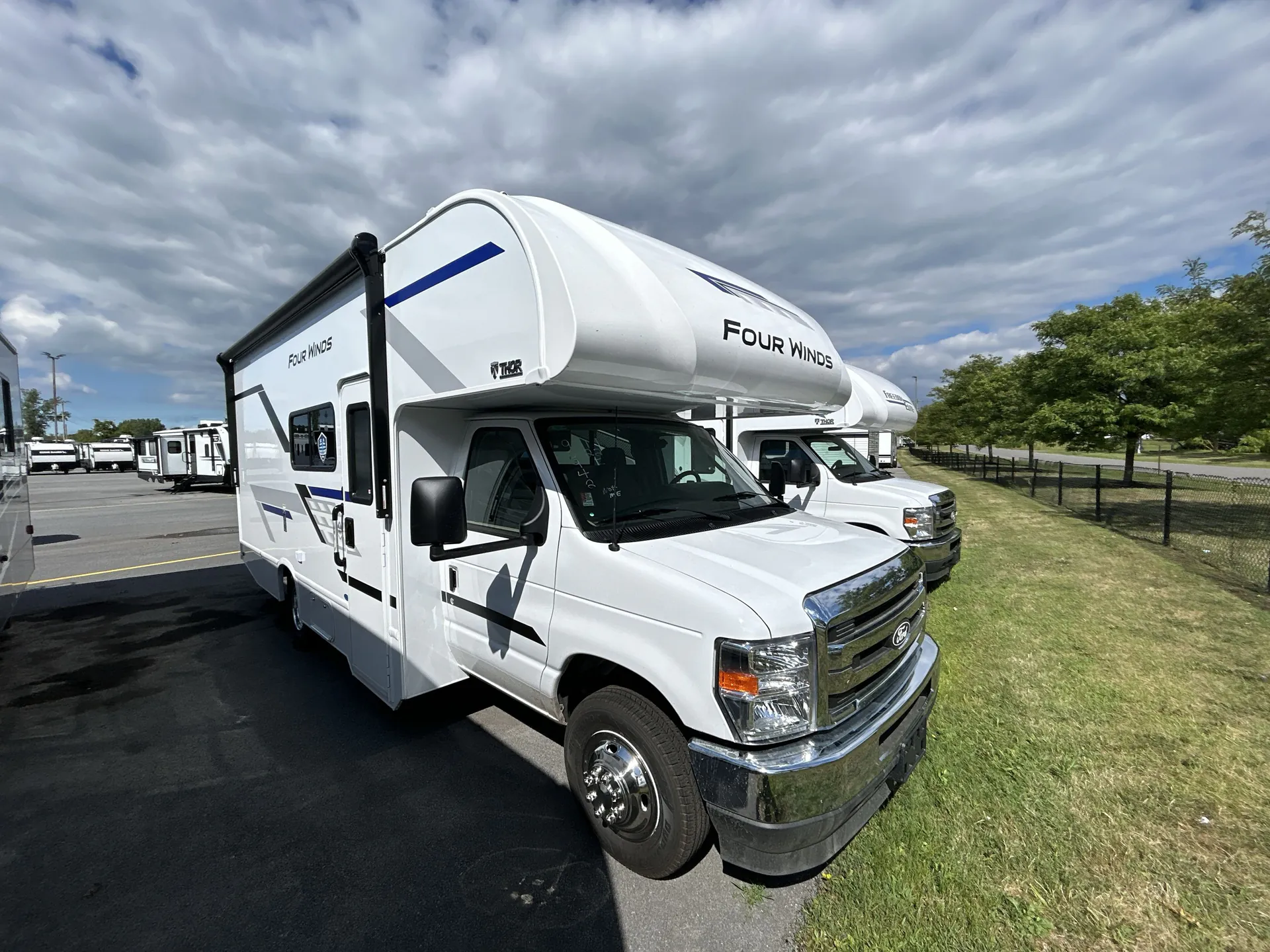 2026 Thor Motor Coach Four Winds 22Z - Photo 2