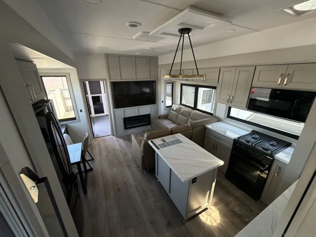 2026 Brinkley Model G 4150, Photos photo 12