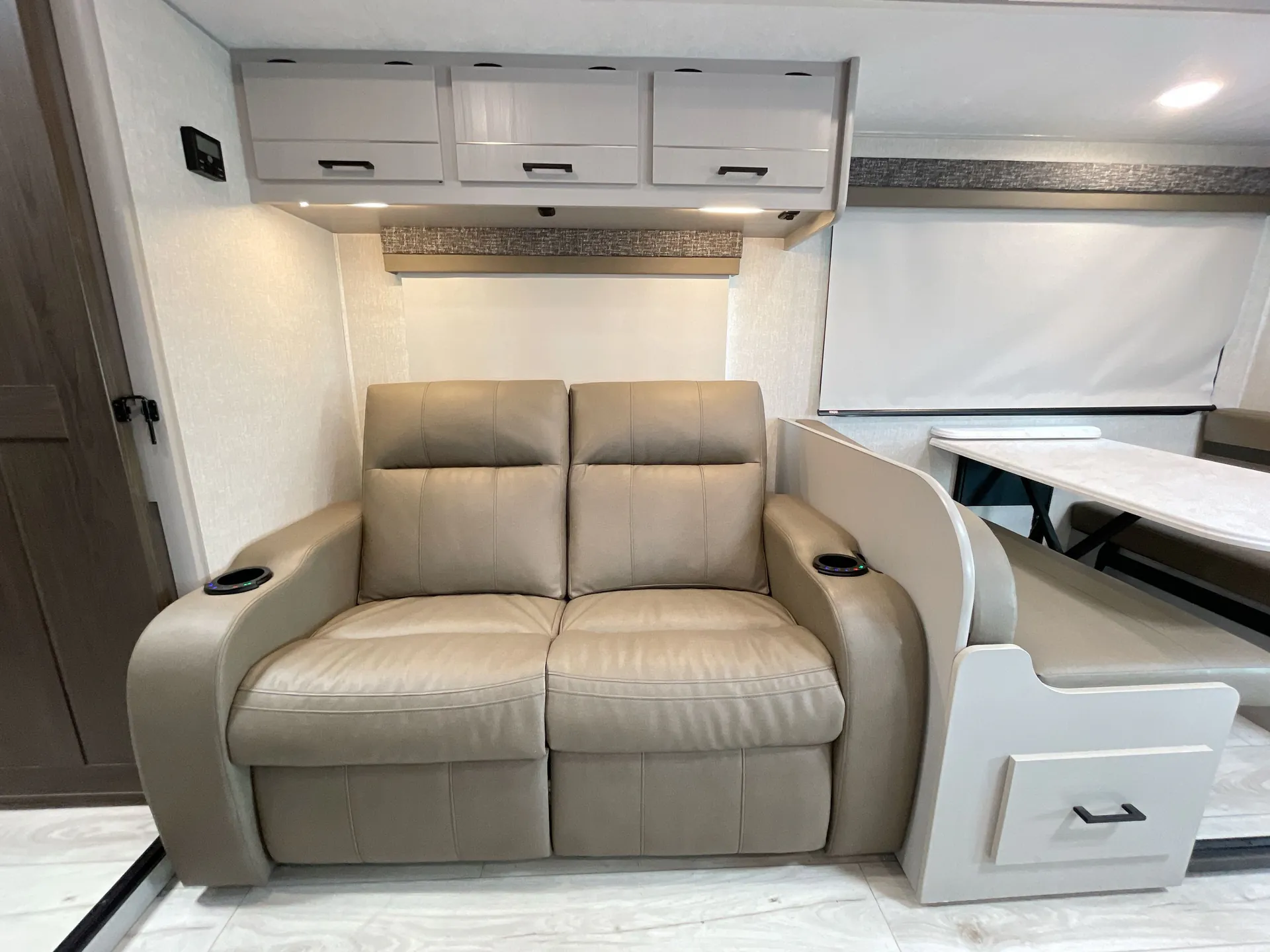2025 Coachmen Entourage 340BH - Photo 4