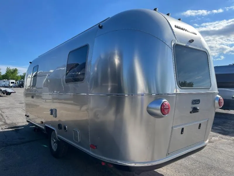 2026 Airstream World Traveler 22RB - Photo 3