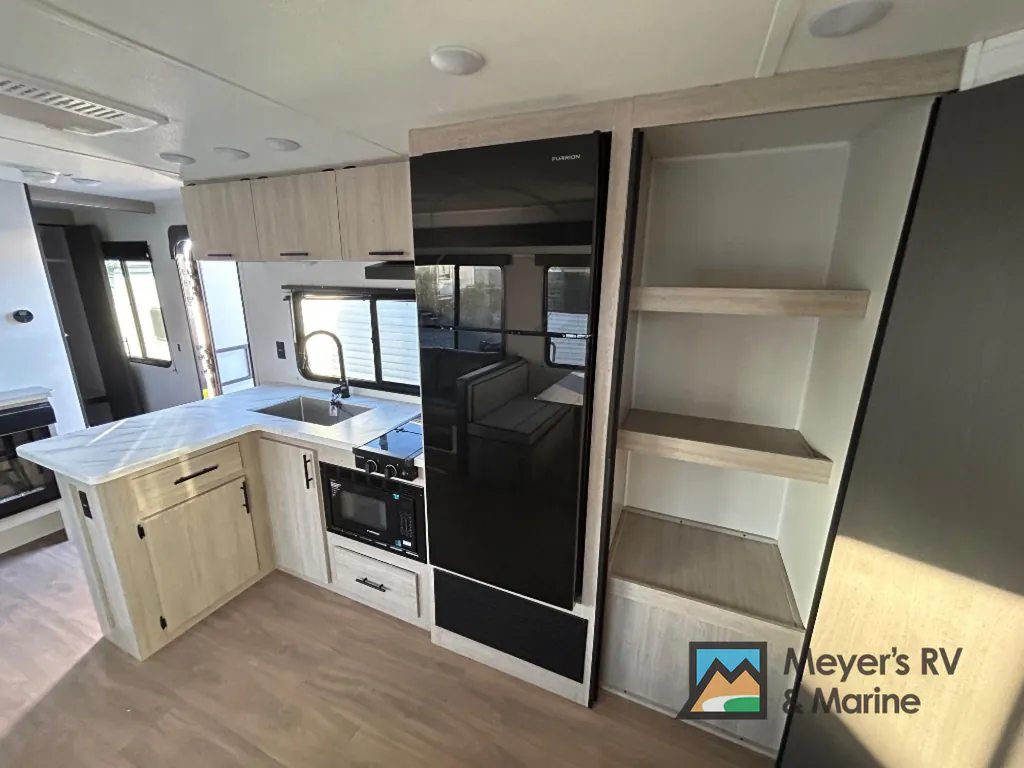 2027 East to West Della Terra 280BH, Photos photo 9
