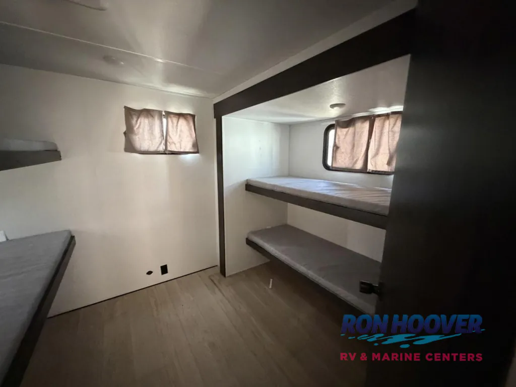 2027 Shasta I-5 532BEDS, Photos photo 33