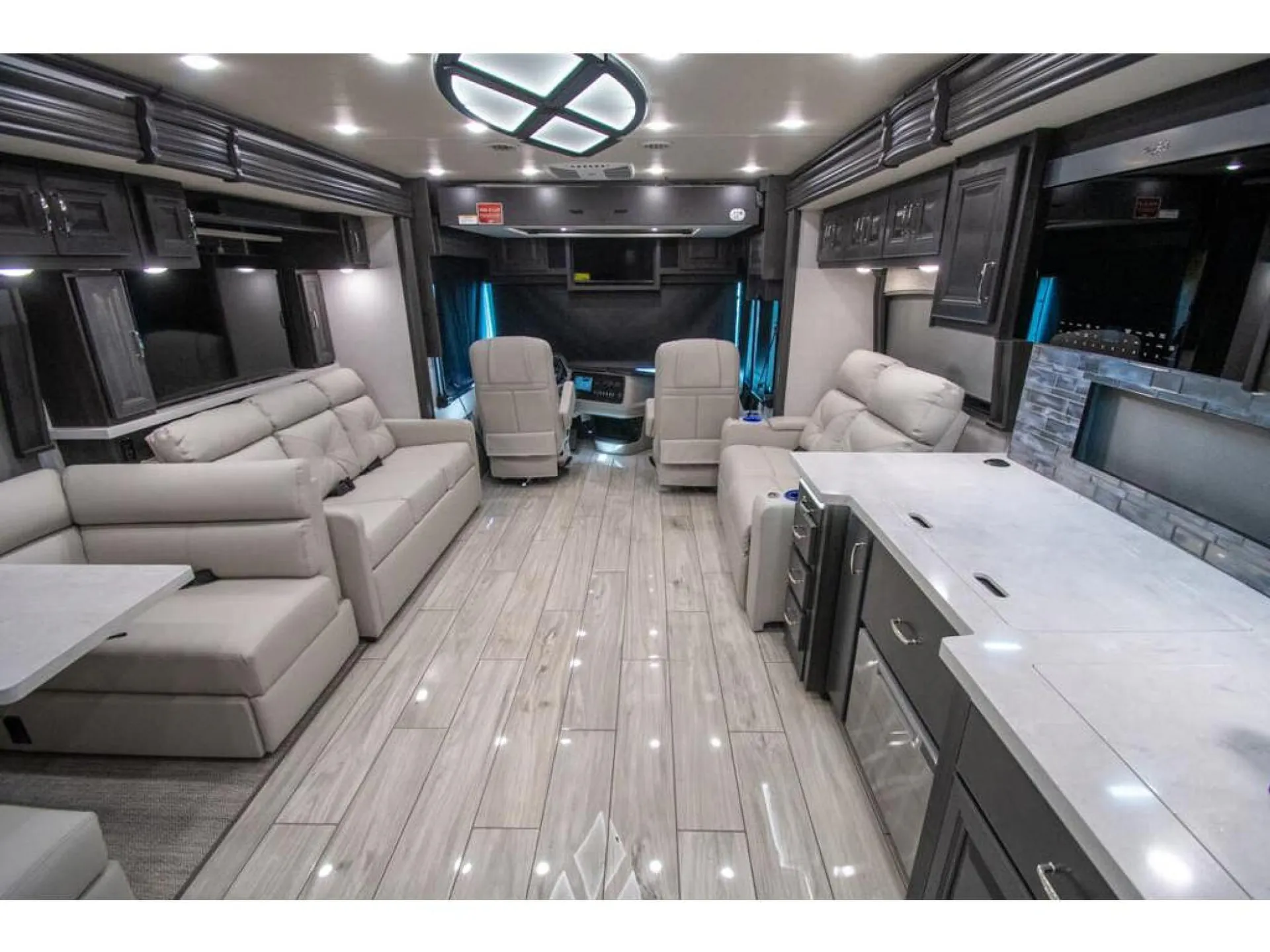 2026 Holiday Rambler Endeavor 38W - Photo 3