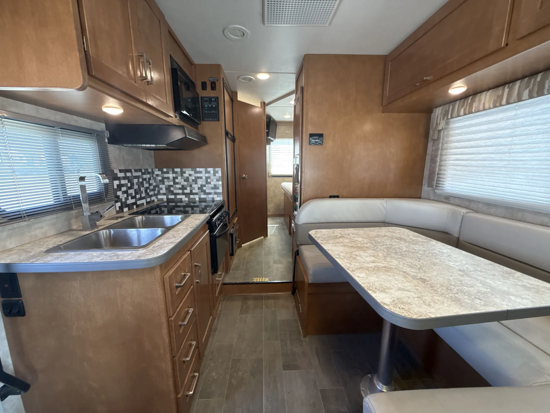 2018 Winnebago Minnie Winnie 22R - Photo 3