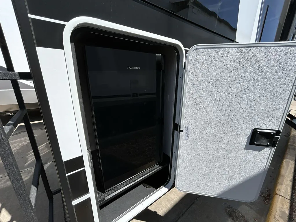 2027 Brinkley Model Z 2680, Photos photo 6