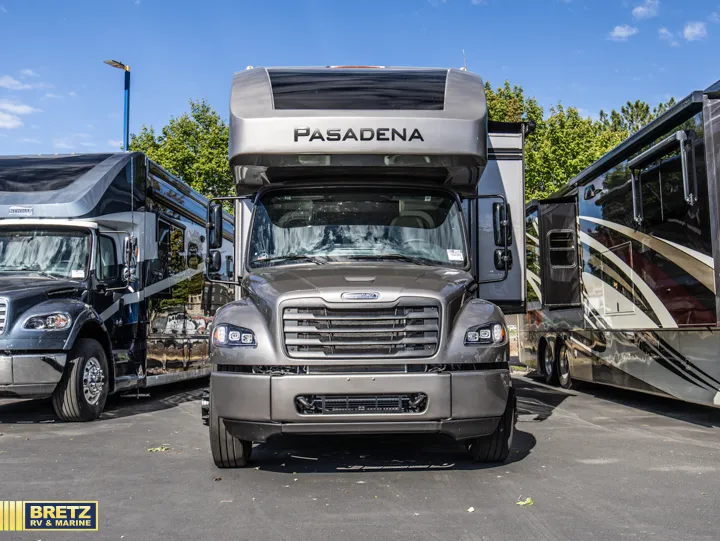 2027 Thor Motor Coach Pasadena 34XG - Photo 3