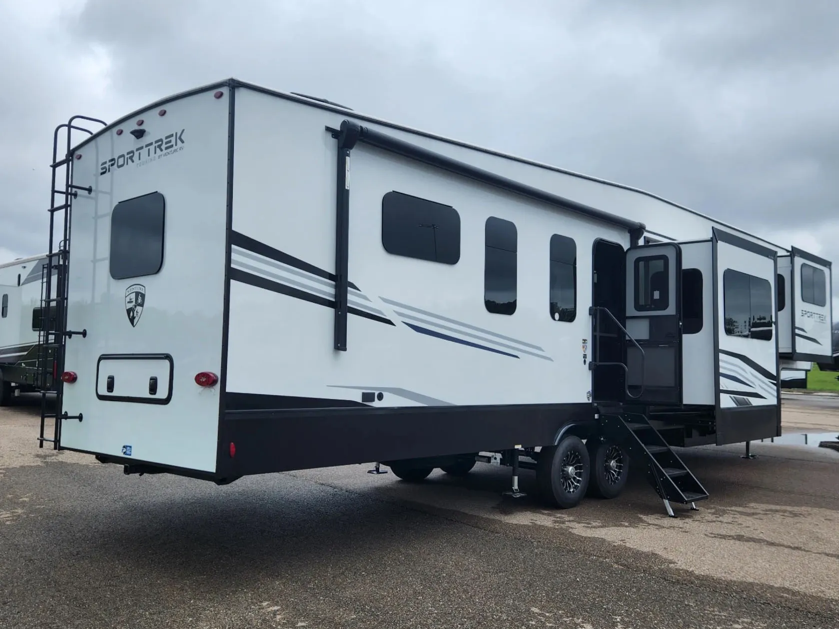 2026 Venture RV SportTrek 5 Touring Edition STTF365VFL - Photo 4