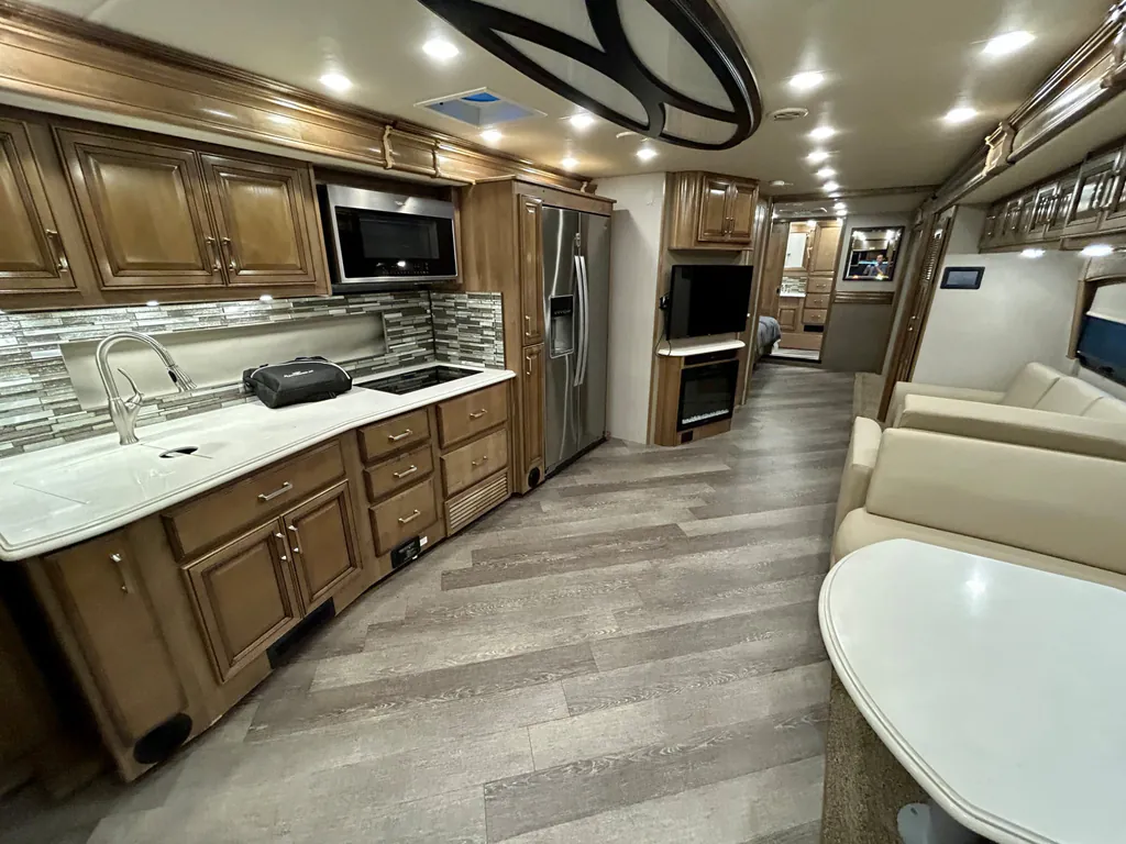 2020 Fleetwood Pace Arrow LXE 38K, Photos photo 3