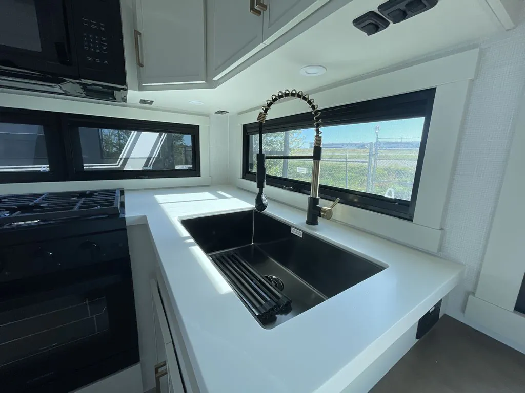 2027 Brinkley Model Z 2680, Photos photo 12