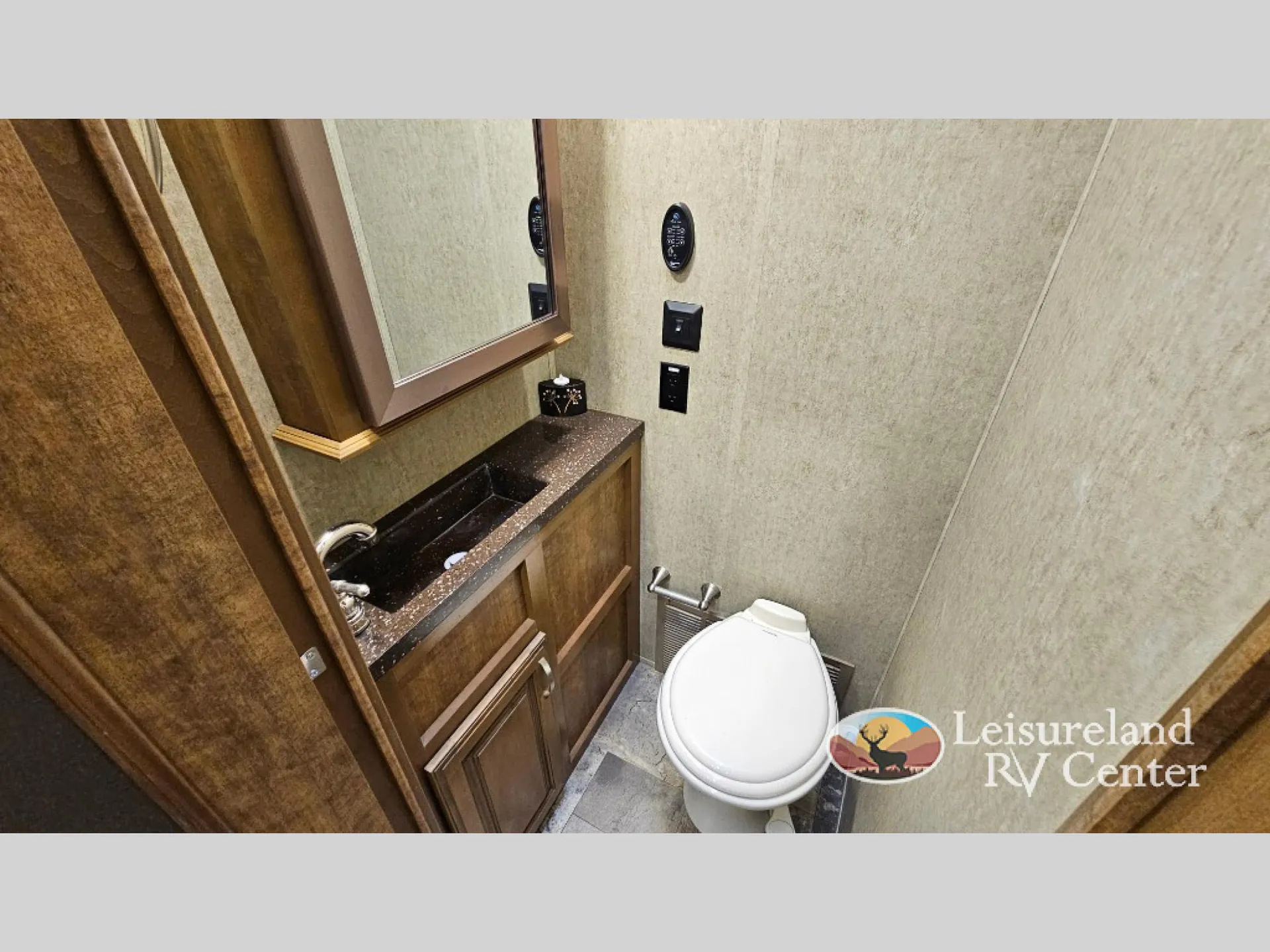2018 Forest River Cedar Creek Hathaway Edition 38FBD — Photo 7