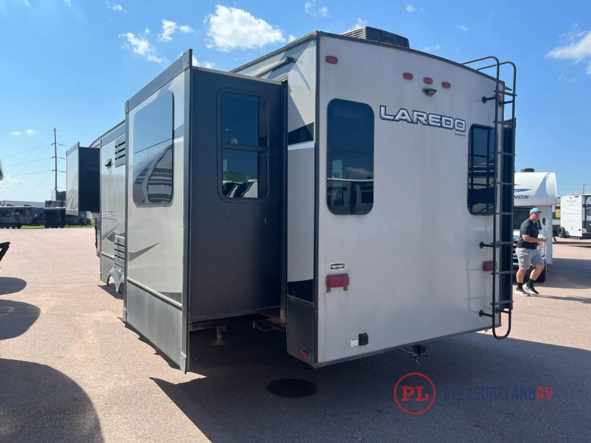 2019 Keystone Laredo 342RD - Photo 4