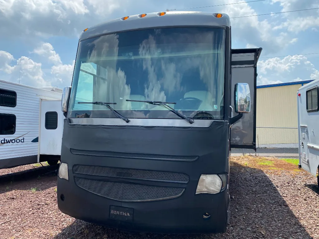 2014 Winnebago Adventurer 37F - Photo 2