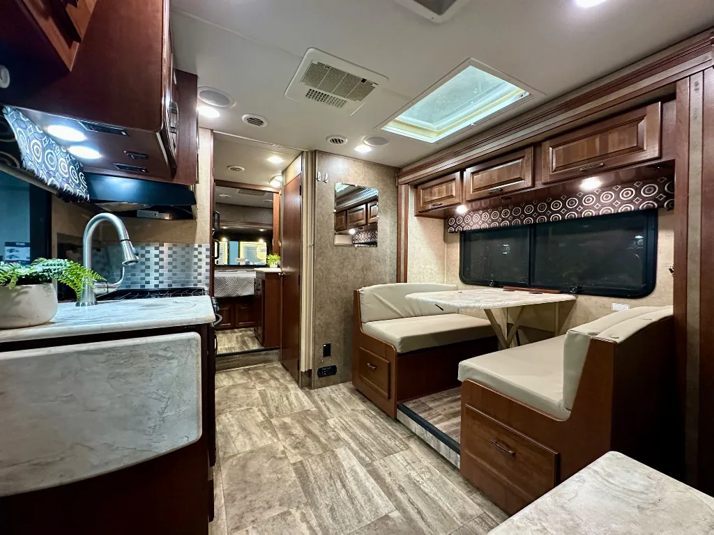 2016 Forest River Sunseeker MBS 2400R - Photo 4