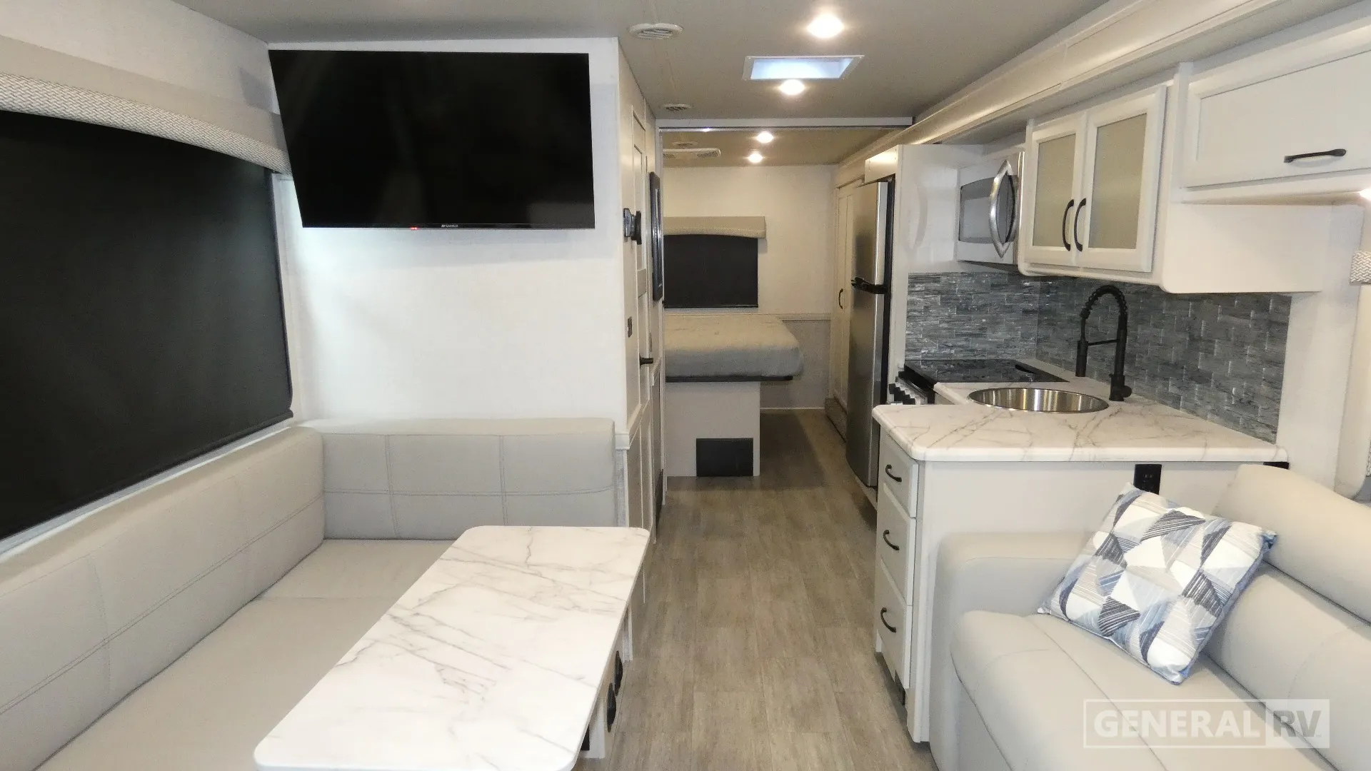2024 Fleetwood Flair 29M - Photo 3