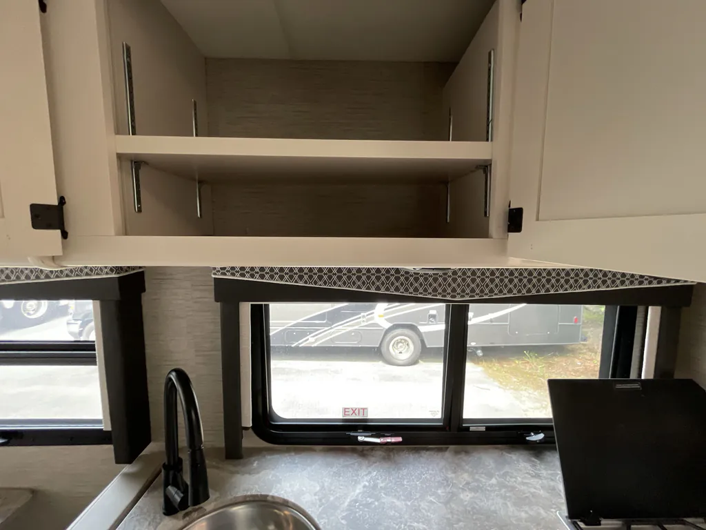2022 Thor Motor Coach Axis 24.3, Photos photo 10