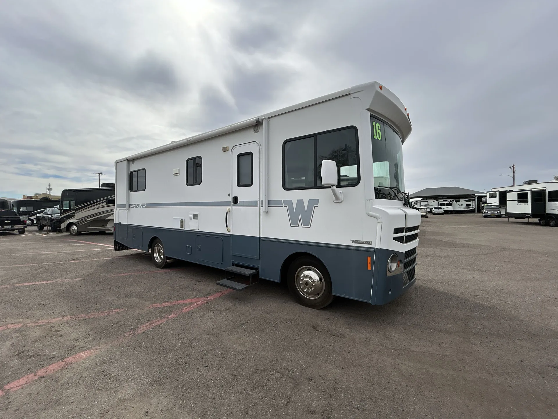 2016 Winnebago Brave 27B - Photo 2