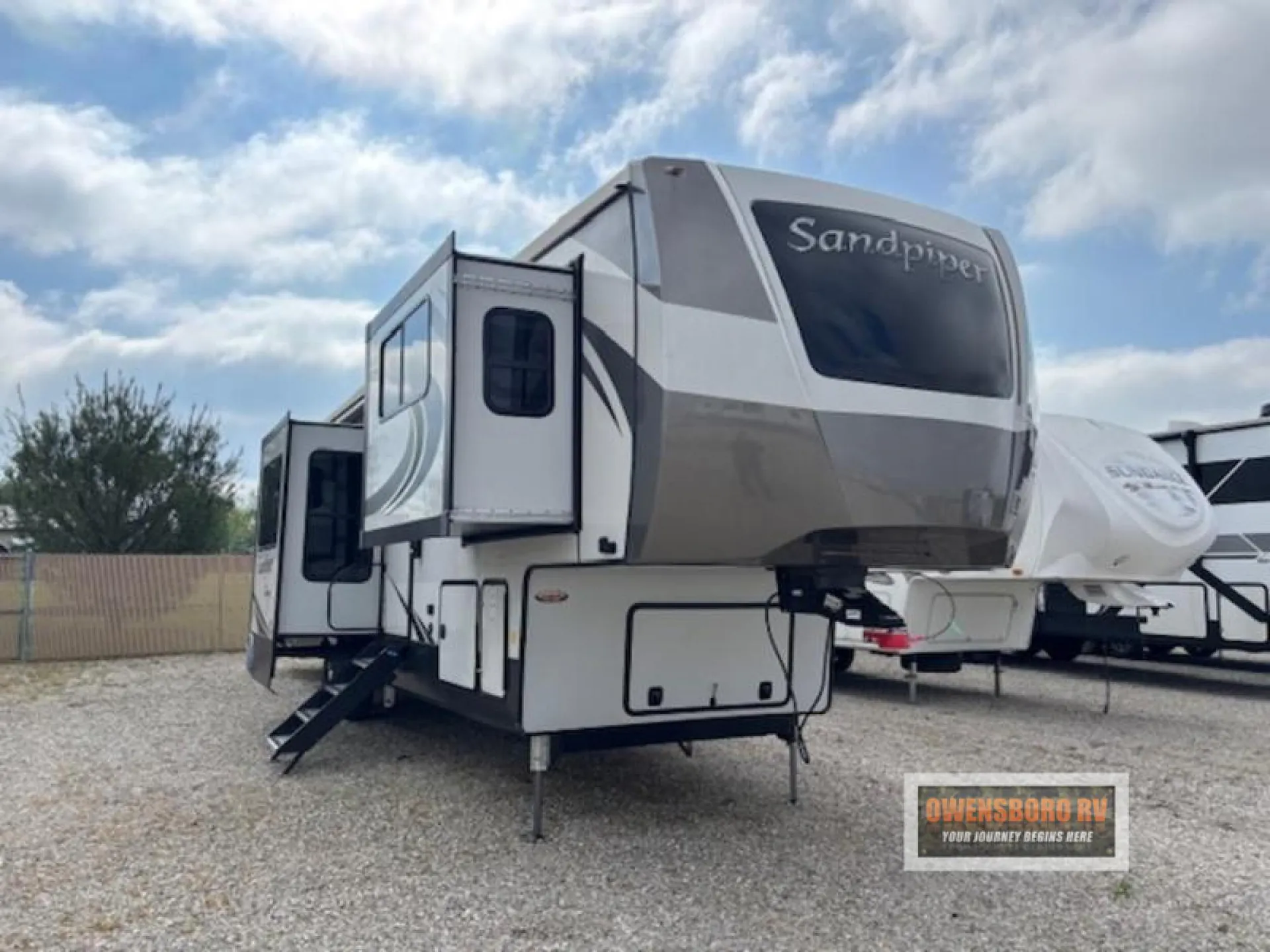 2022 Forest River Sandpiper Luxury 391FLRB - Photo 3