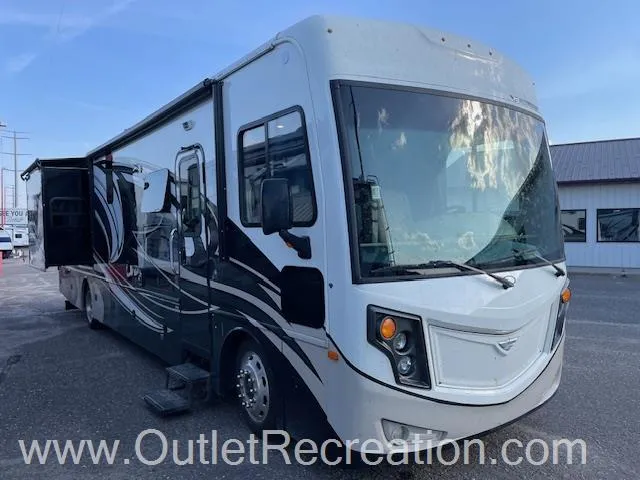 2018 Fleetwood Pace Arrow 36U - Photo 2