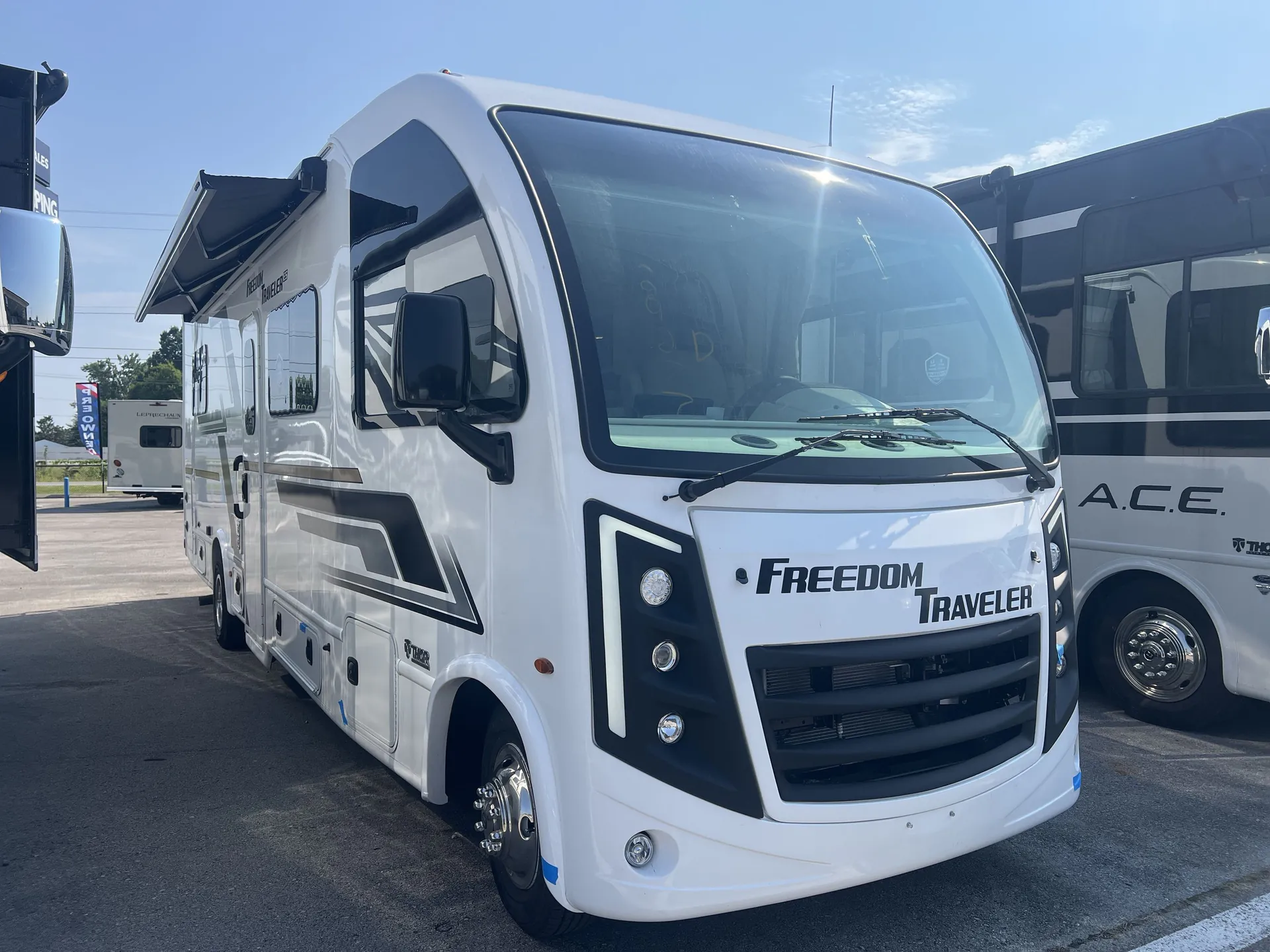 2027 Thor Motor Coach Freedom Traveler A28 - Photo 2