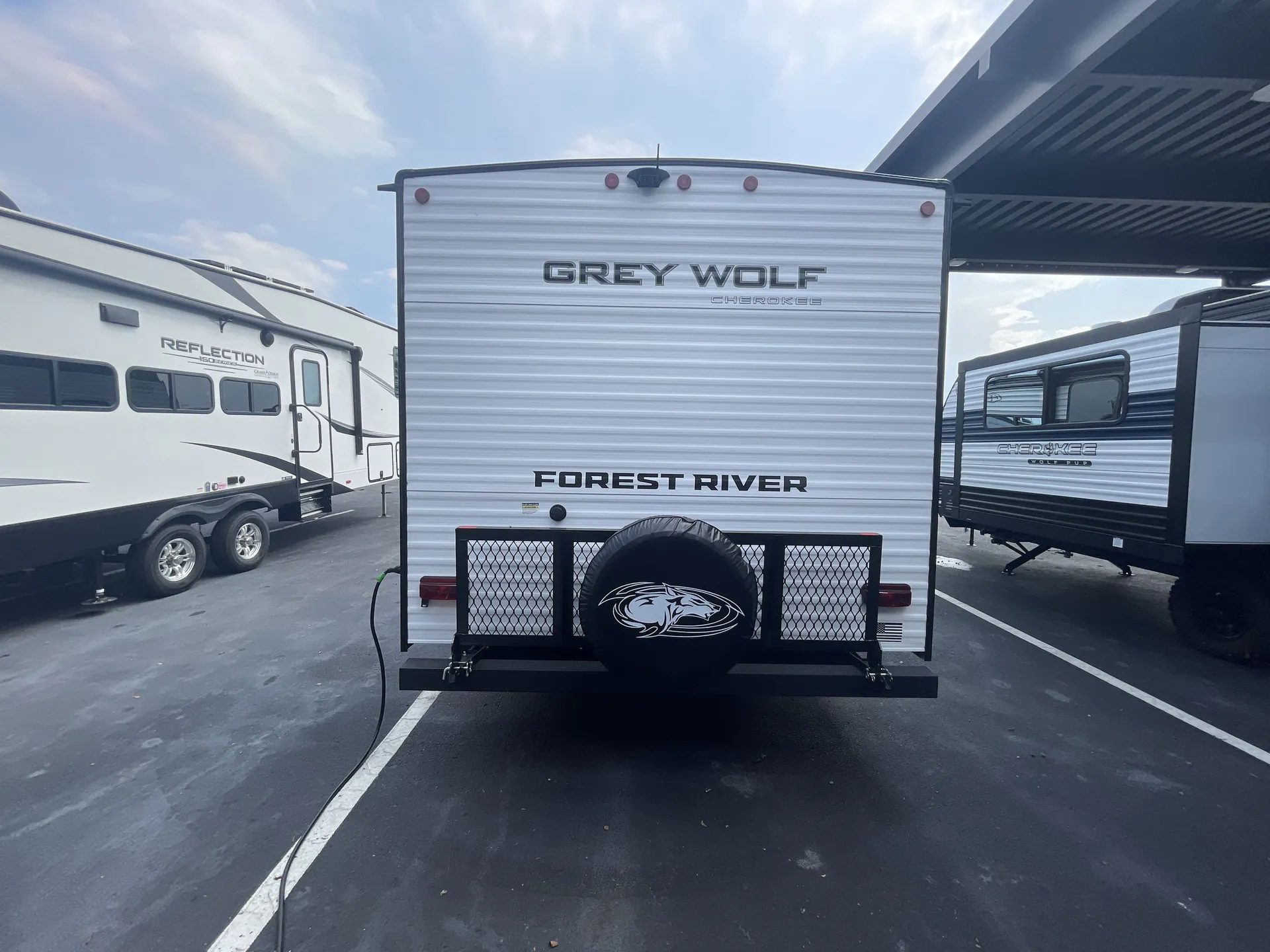 2027 Forest River Cherokee Grey Wolf 21AB — backside