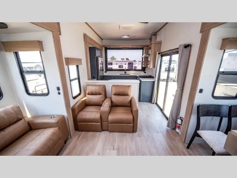 2027 CrossRoads Hampton 388FKL - Photo 3