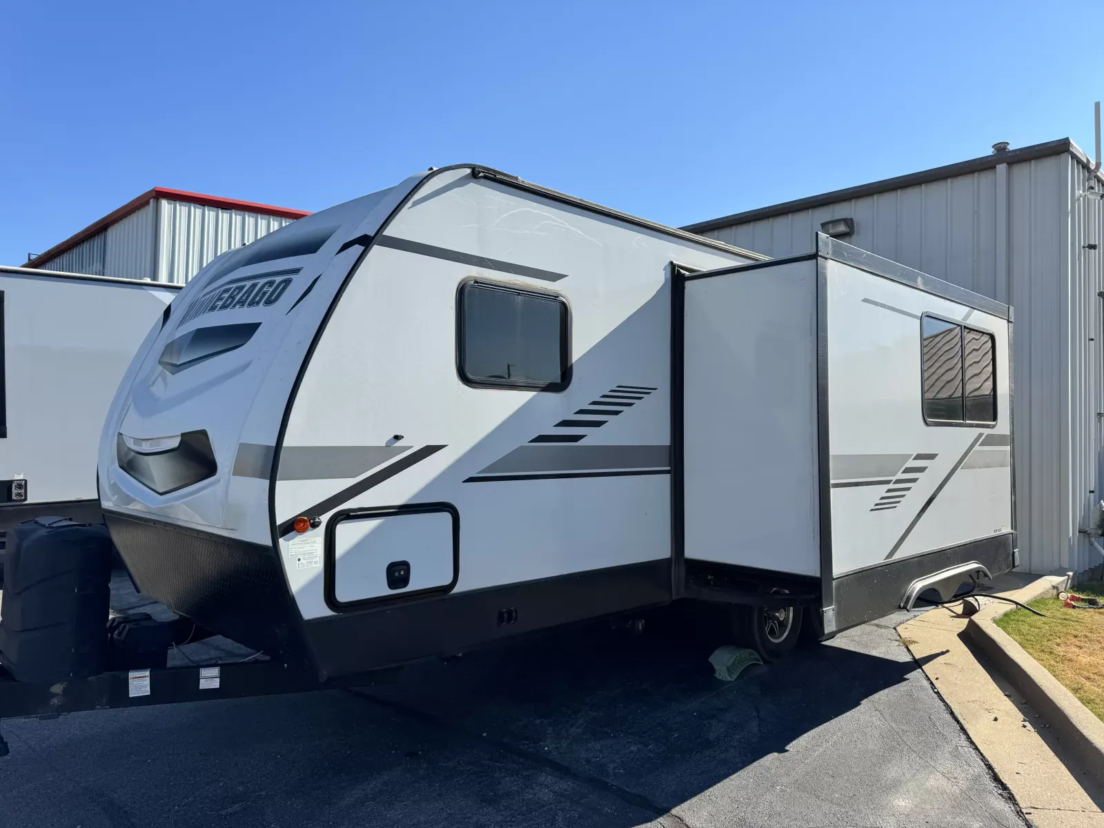 2022 Winnebago Minnie 2327TB - Photo 4