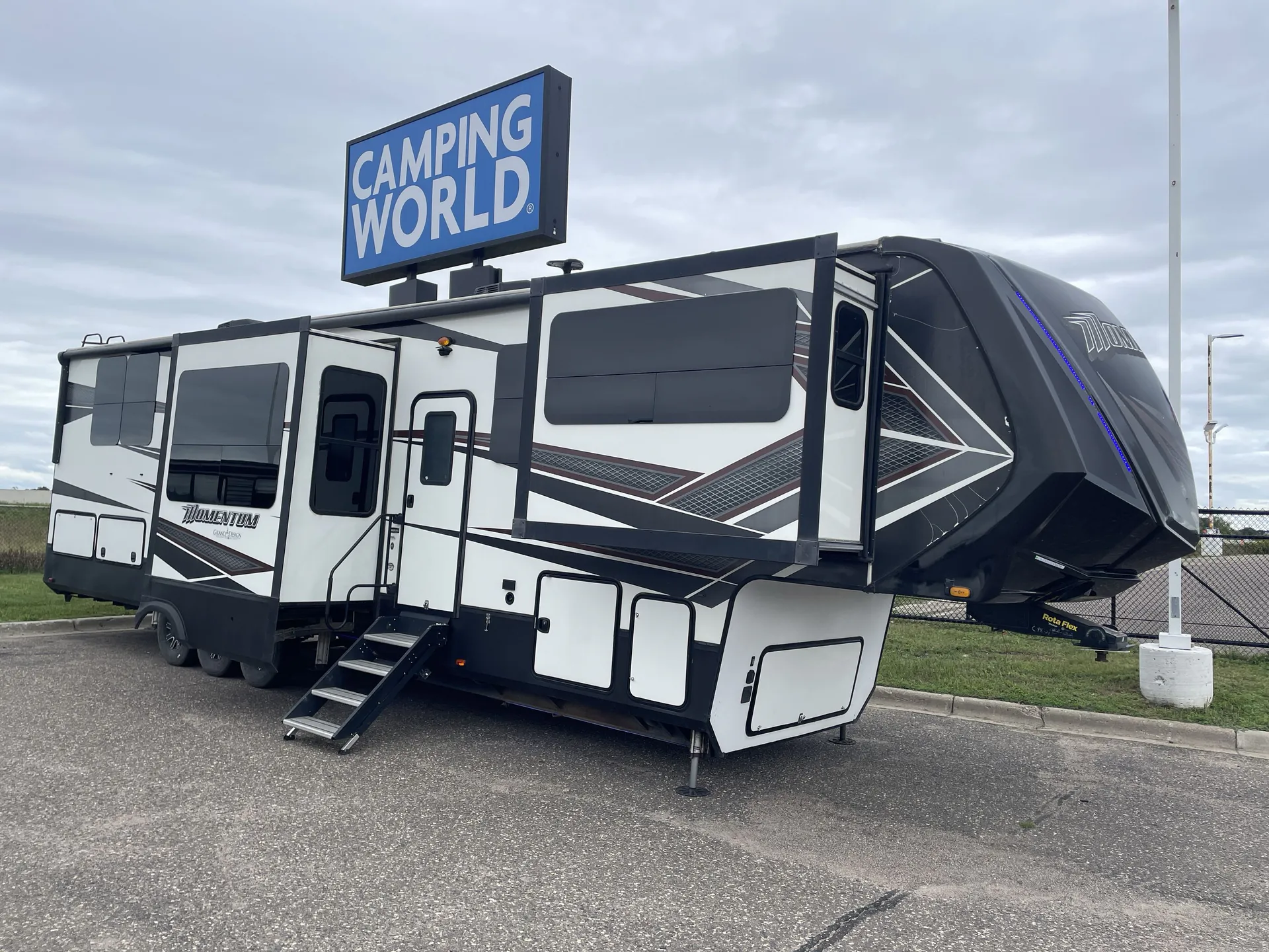 2018 Grand Design Momentum 376TH
