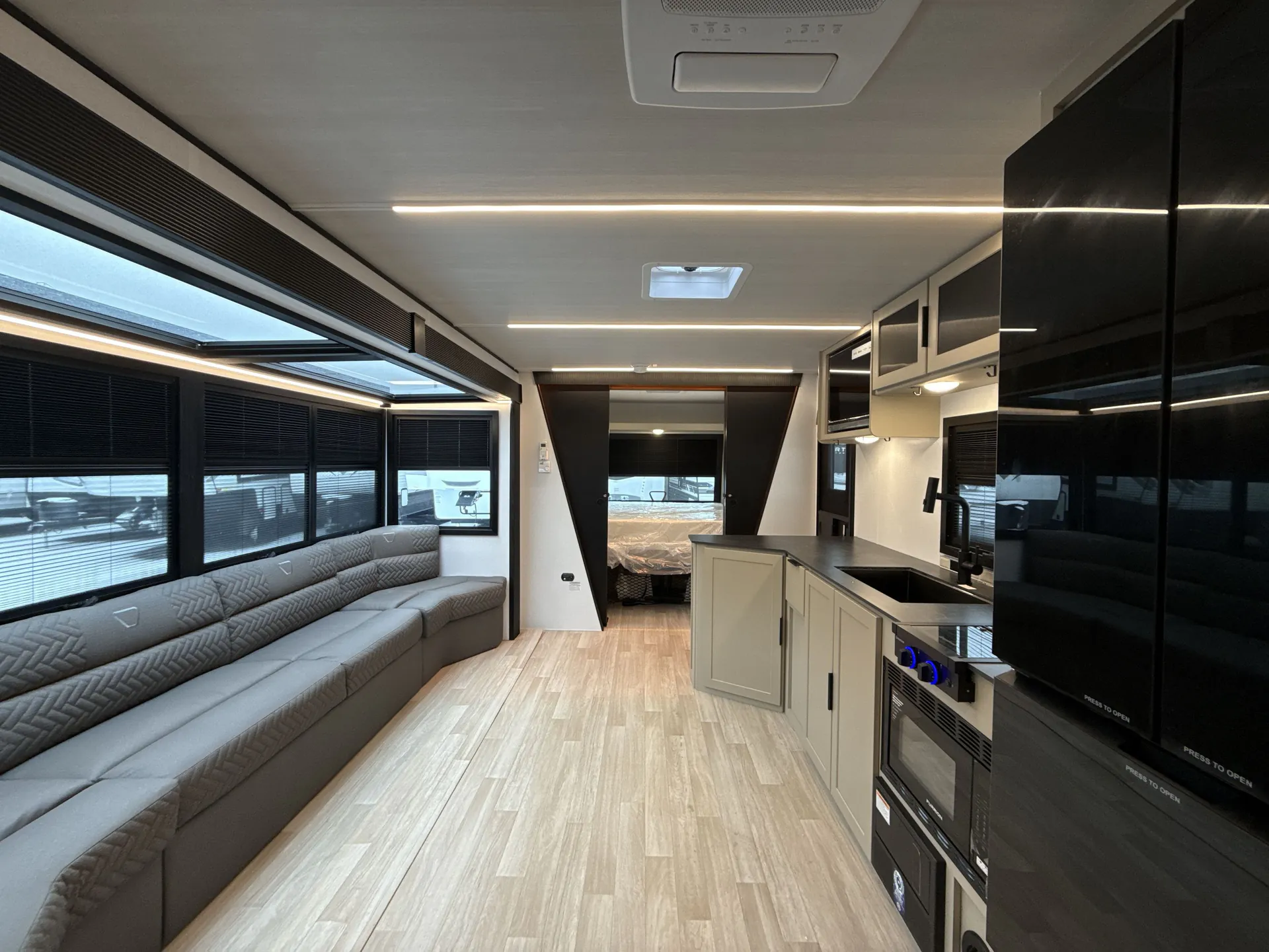 2026 Keystone Walkabout 26MAX — living area main