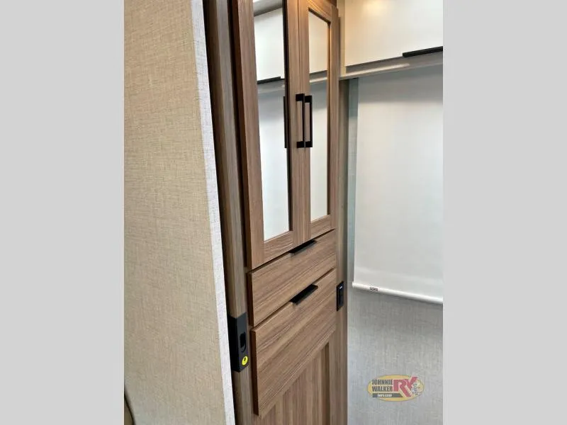 2027 Thor Motor Coach Chateau 19X - Photo 3