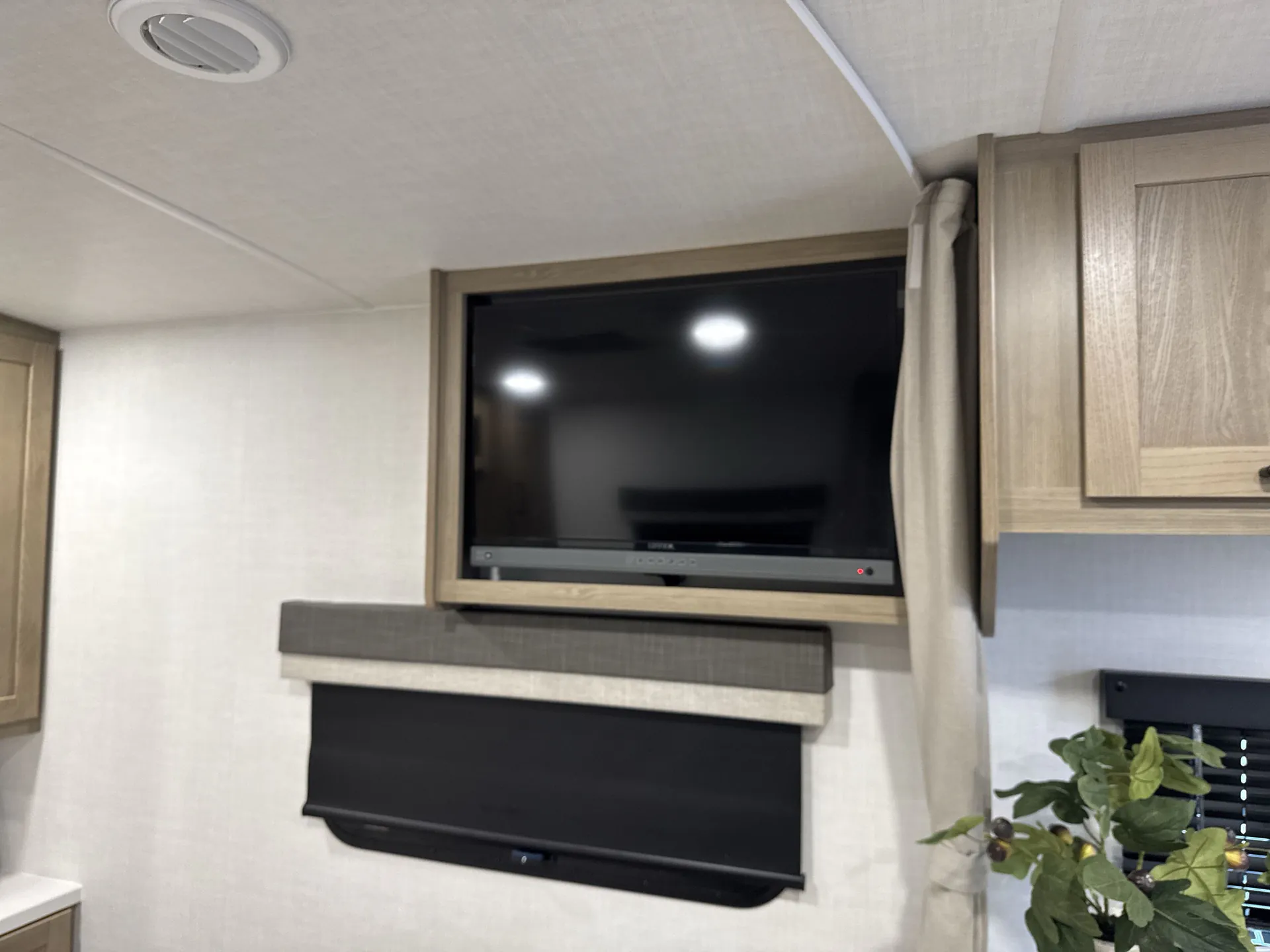 2027 Forest River Rockwood Mini Lite 2109S — extra image
