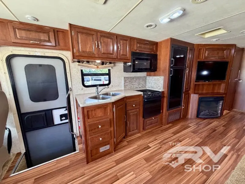 2014 Forest River Georgetown 335DSF - Photo 4