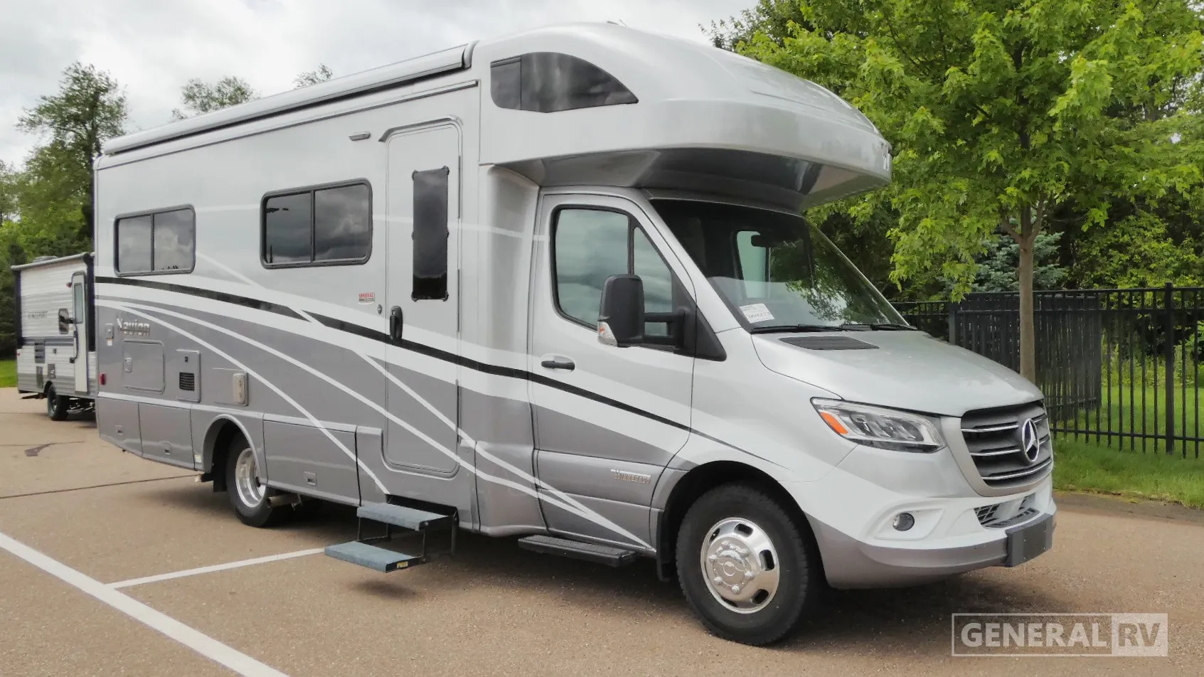 2020 Winnebago Navion 24J - Photo 2