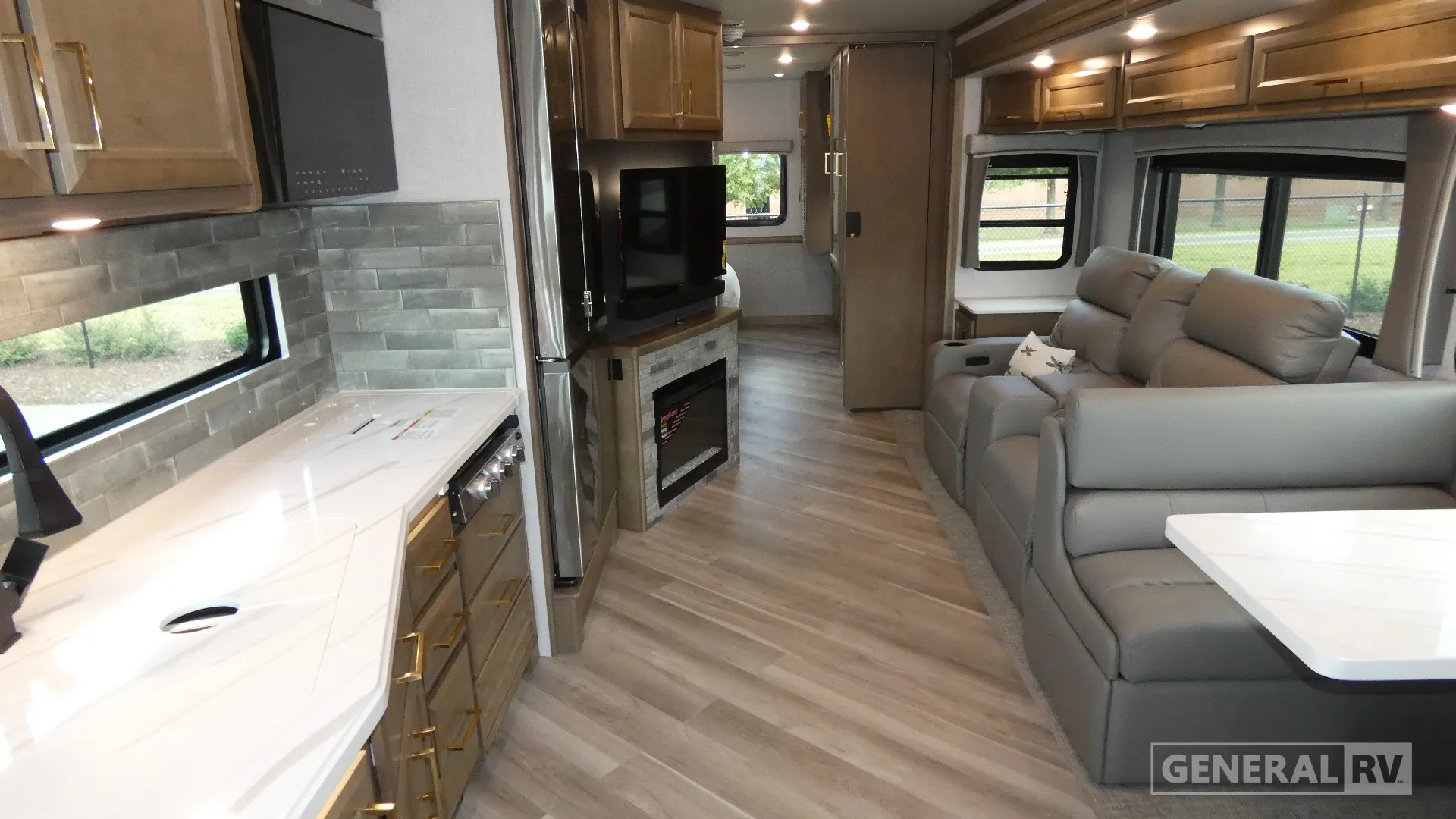 2026 Holiday Rambler Vacationer 33C - Photo 3