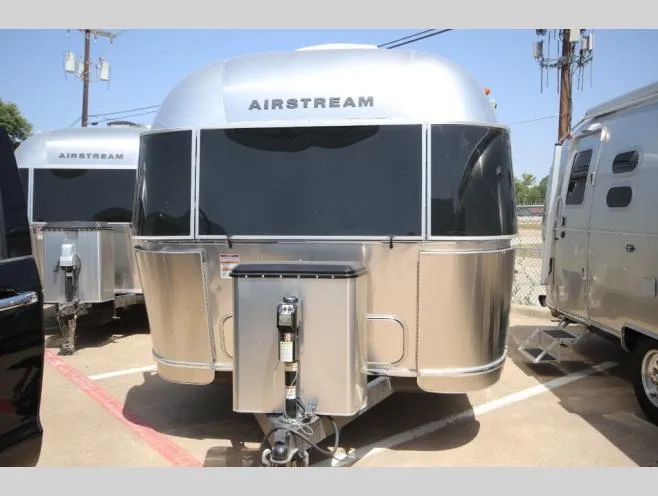 2025 Airstream International 27FB - Photo 2