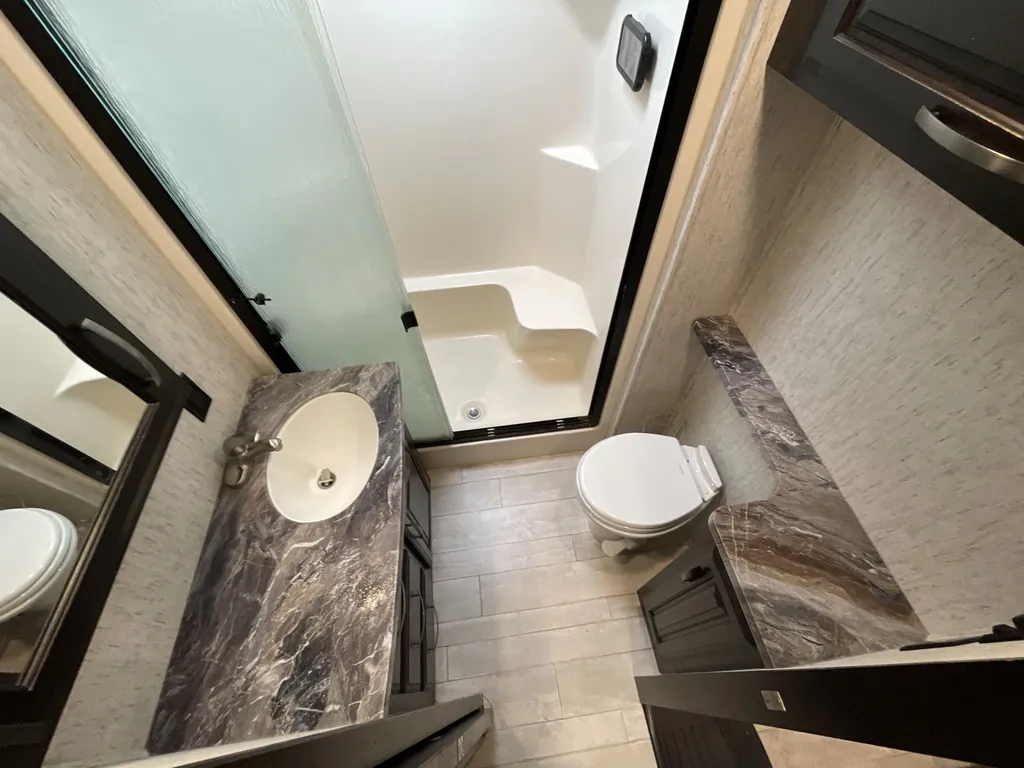 2018 Grand Design Momentum 376TH, Photos photo 17