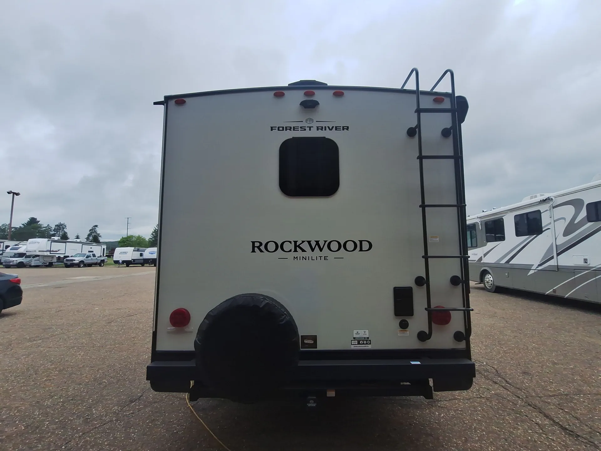 2027 Forest River Rockwood Mini Lite 2524FBT — backside