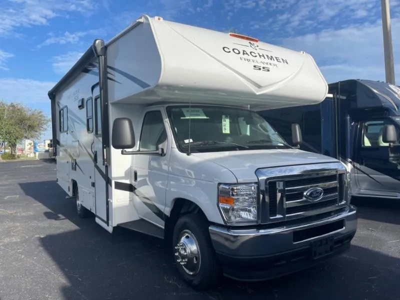 2025 Coachmen Freelander 21QSS Ford - Photo 2