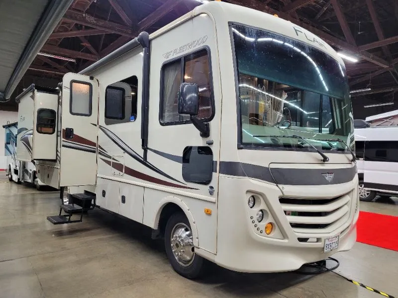 2017 Fleetwood Flair LXE 30U - Photo 2